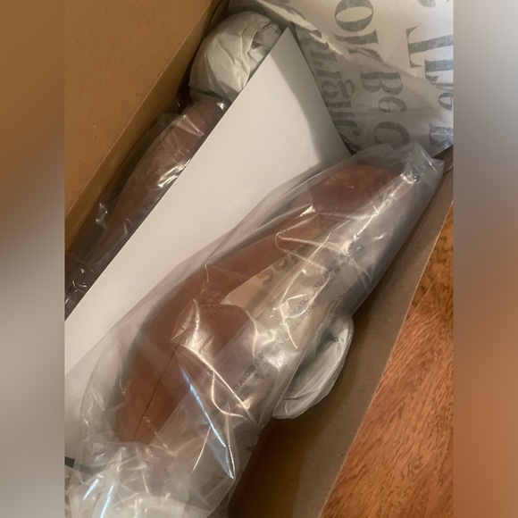 Hush Puppies Women’s Rust Suede Hazel Pointe Loafer, size 8.5 - Picture 3 of 6